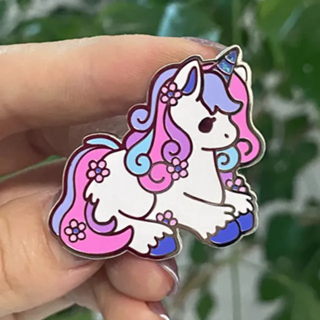 Appleminte Floral Unicorn pin guld emalje 1,5"
