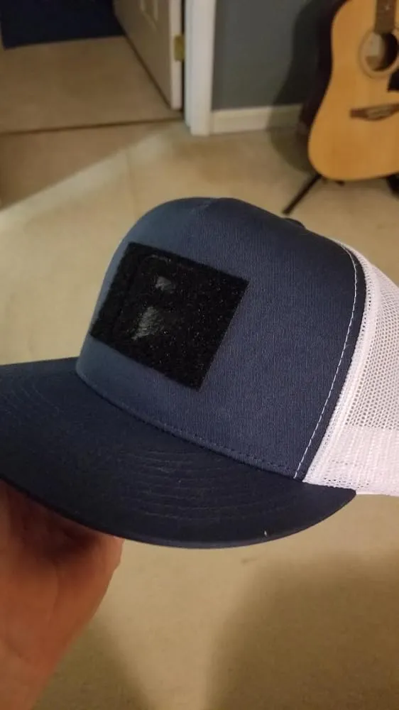 Pull Patch Trucker Flat Bill snapback kasket sort hvid