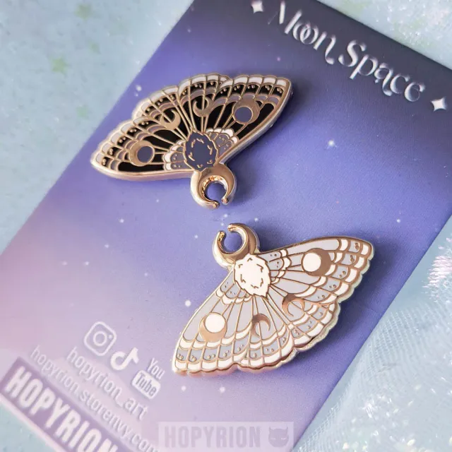 Hopyrion Moth Pair emaljepin 2 cm guld