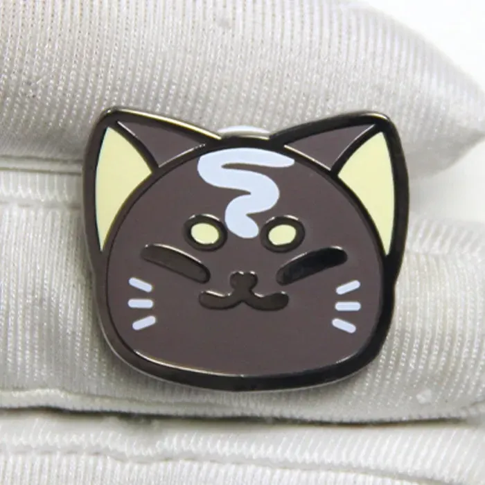 Appleminte Black Cat Bonbon emaljepin 25 mm sort