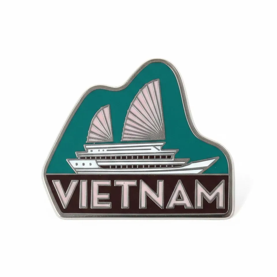 Vagabond Heart Vietnam pin emalje 32 mm