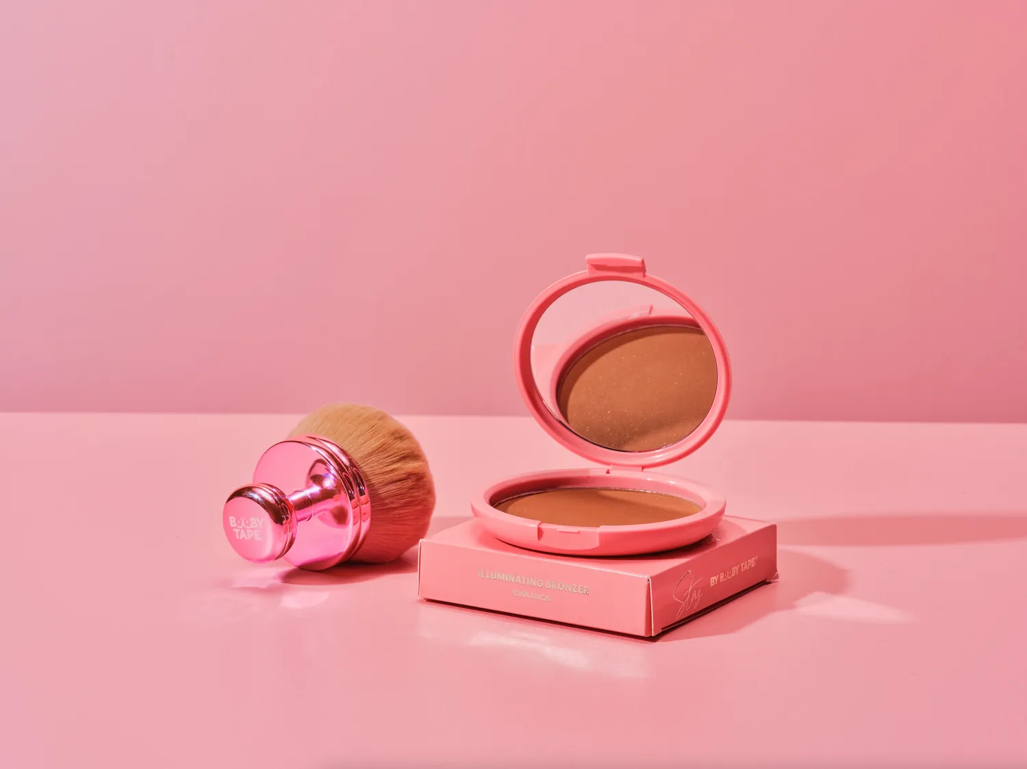 Booby Tape Illuminating Bronzer body bronzer latte