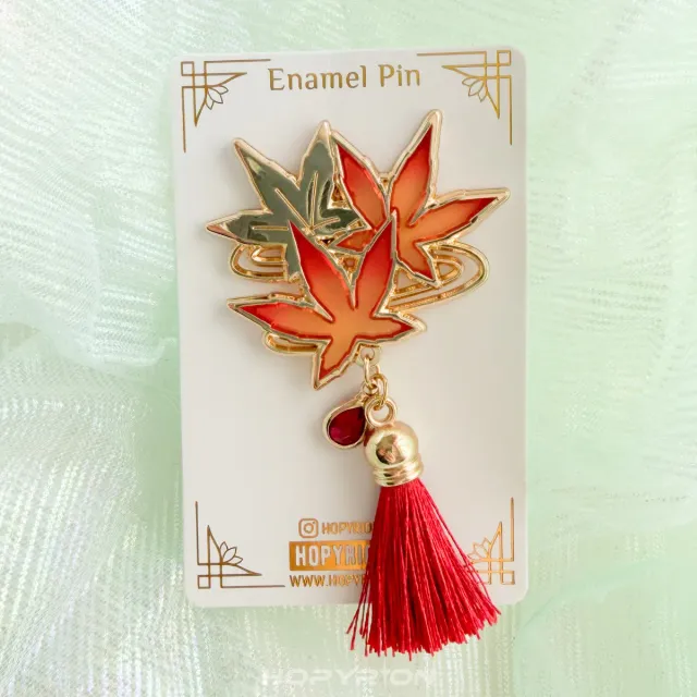 Hopyrion Momiji Breeze emaljepin 5 cm guld